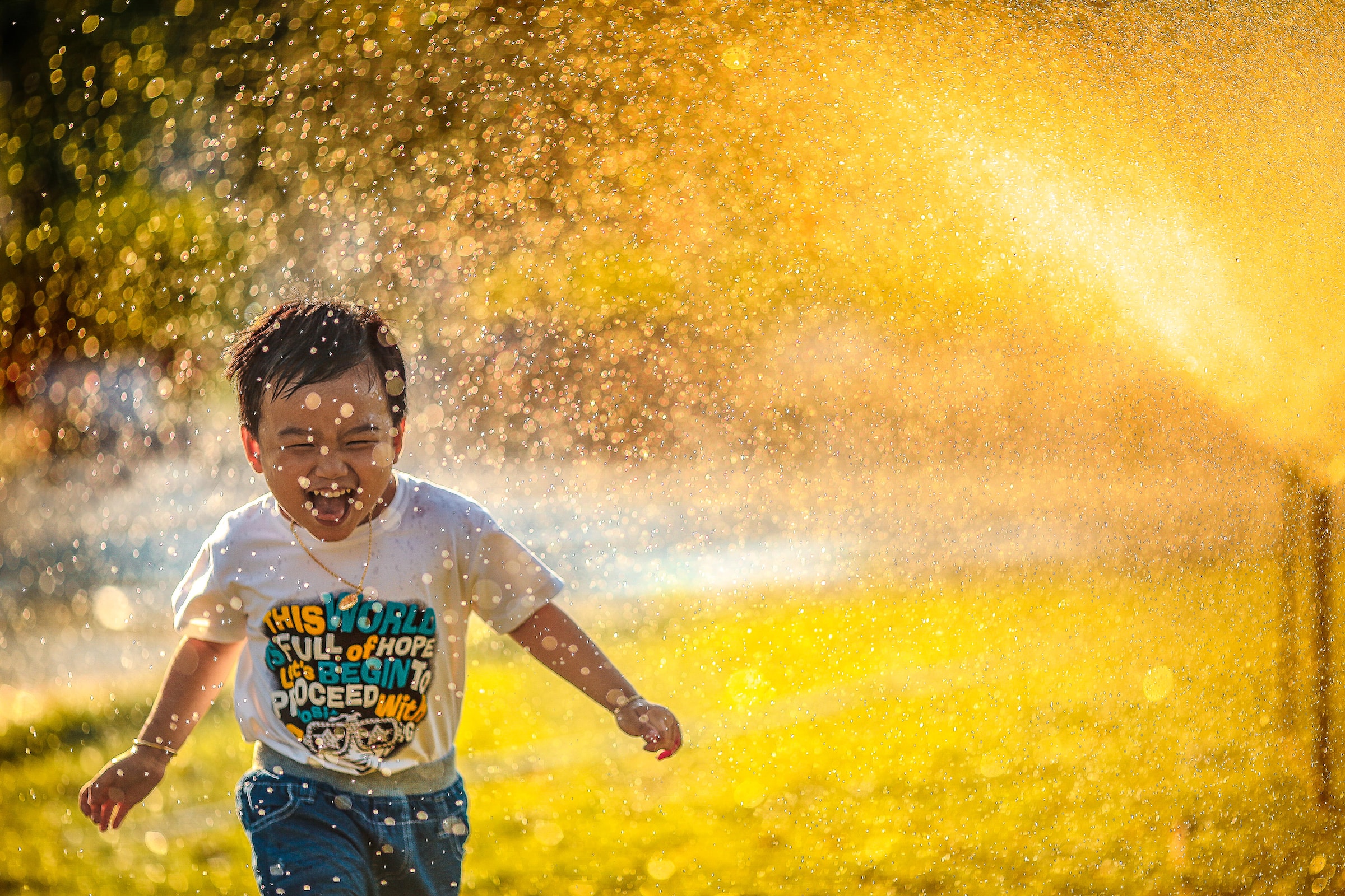 A group of children playing a game of mini golf photo – Group of kids Image  on Unsplash