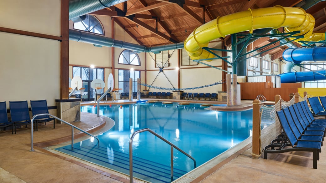 Kansas Great Wolf Lodge indoor pool overview