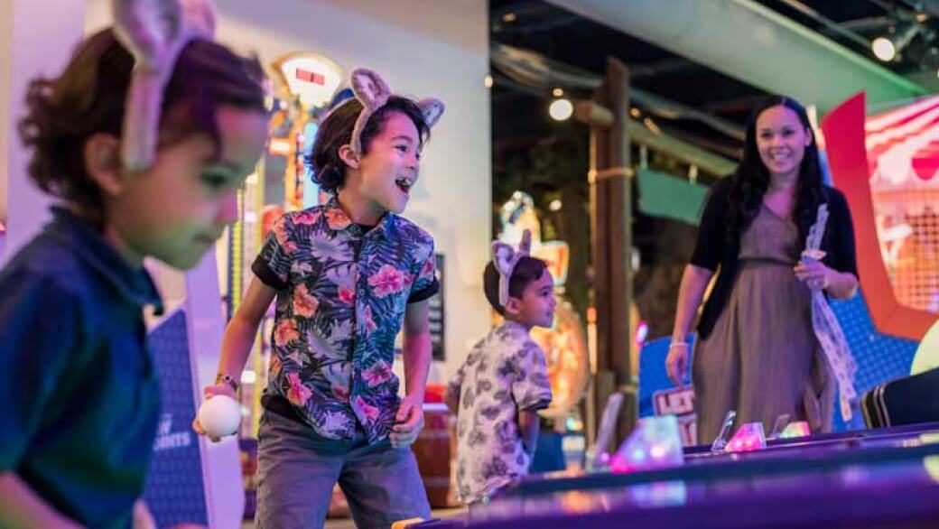 kids playing arcade games