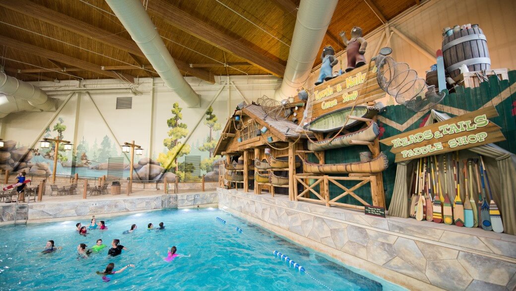 Outdoor pool at Great Wolf Lodge Arizona