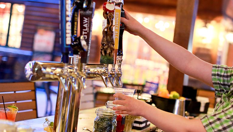 The Watering Hole Dining Great Wolf Lodge Bloomington Mn