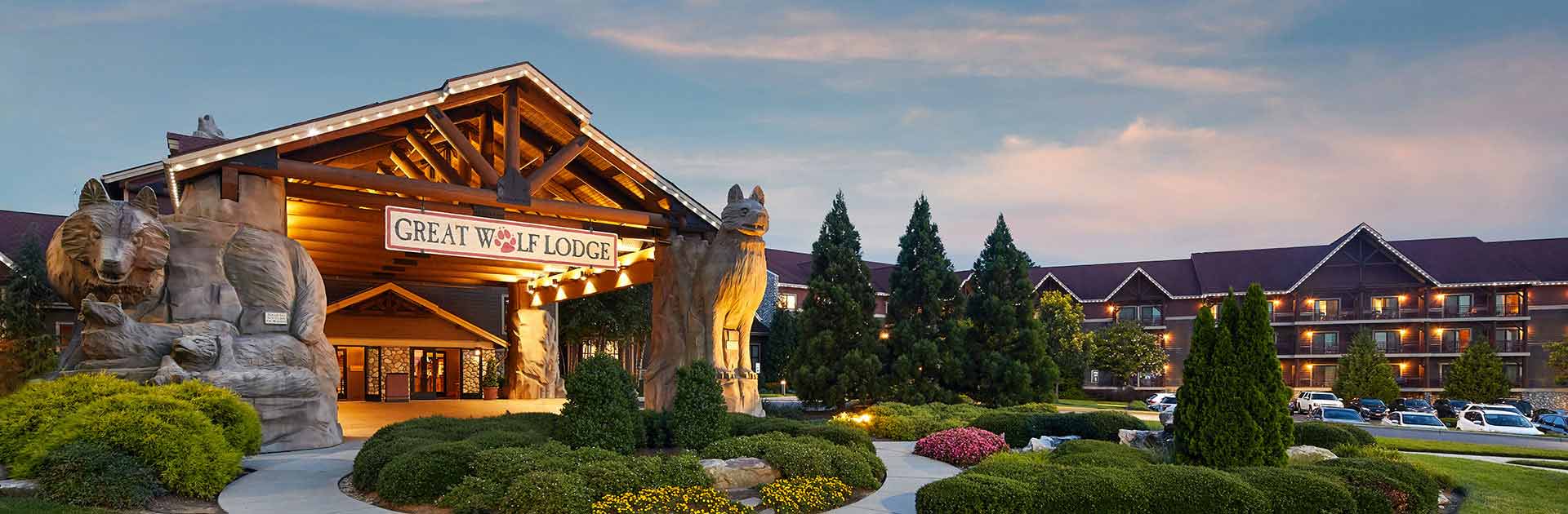 https://www.greatwolf.com/content/dam/greatwolf/sites/www/locations/master/landing-pages/resort-page/great-wolf-concord-resort-exterior-1920x630.jpg