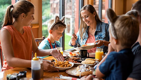 family enjoying dinner at resturant