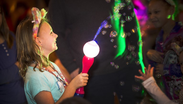 kids playing with light in the great wolf lodge