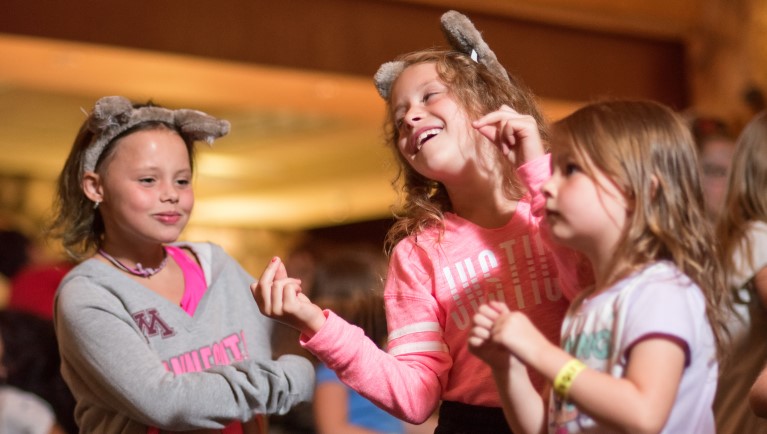 kids playing in the great wolf lodge