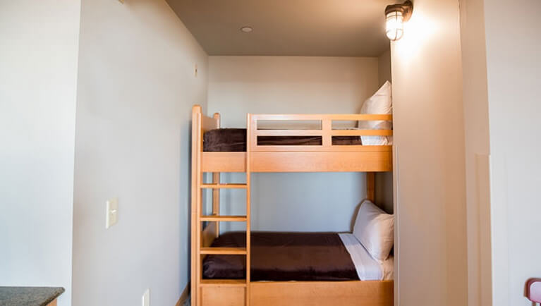 https://www.greatwolf.com/content/dam/greatwolf/sites/www/locations/minnesota/Suites/Premium/Grand%20Bunk%20Bed%20Suite/Great-Wolf-Lodge-Minnesota-Suite-IMG-17-760x430.jpg