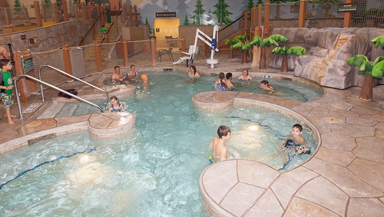 Whirlpool Hot Spas | Indoor Water Park Activity | Great Wolf Lodge ...