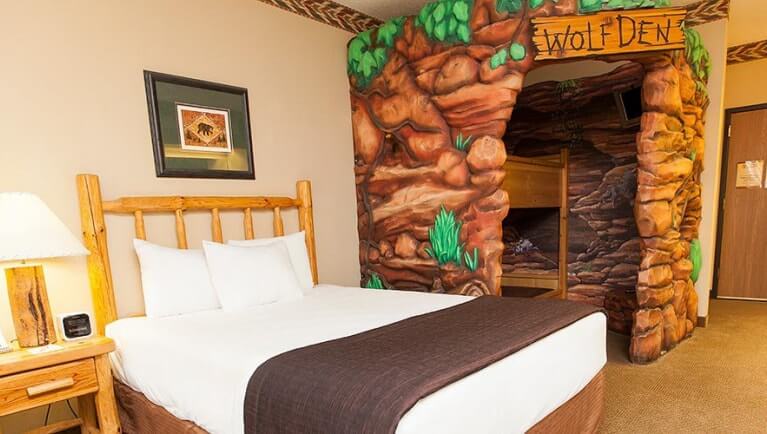 Wolf Den Suite (Balcony/Patio) | Themed Suite | Great Wolf Lodge