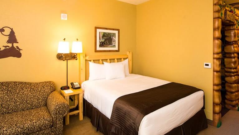 Wolf Den Hotel Suites | Anaheim Resort | Great Wolf Lodge