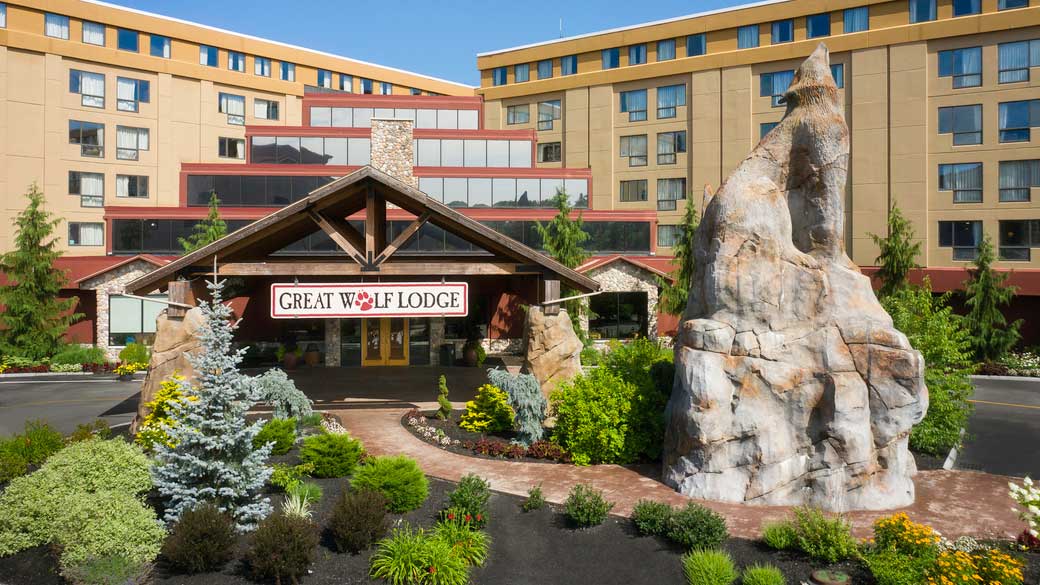 Exterior of Great Wolf Lodge New England