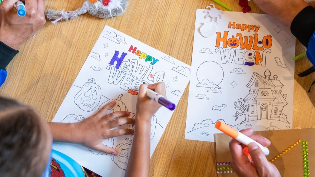 kids coloring Halloween crafts