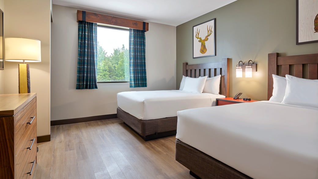 Grizzly Bear Suite Room with queen beds