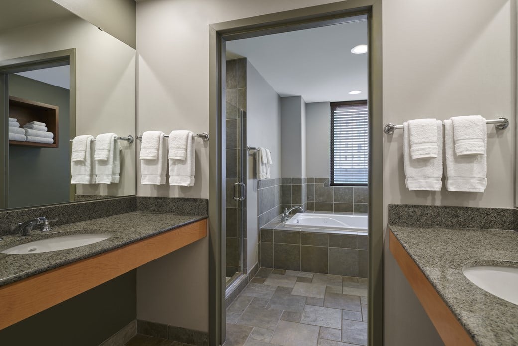 The bathroom in the Northwoods Suite (Balcony/Patio)