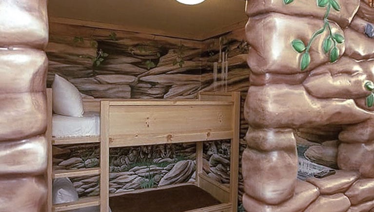 The bunk beds in the Grizzly Wolf Den Suite (Standard)