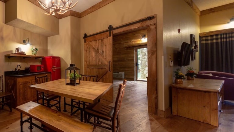 The dinning area in the Accessible Woodland Bunk Suite