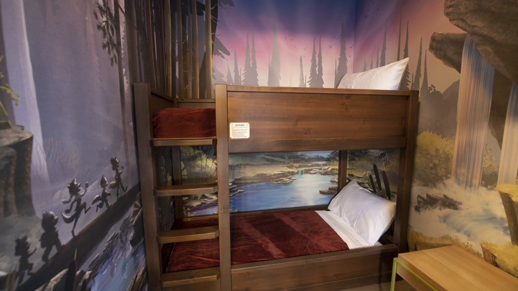 Jungle themed room with bunk beds