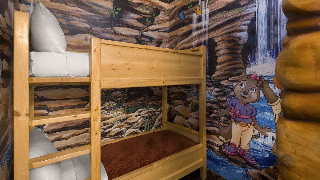 The bunk beds in the Deluxe Wolf Den King Suite