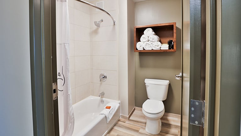 The bathroom in the KidCabin Suite (Balcony/Patio)