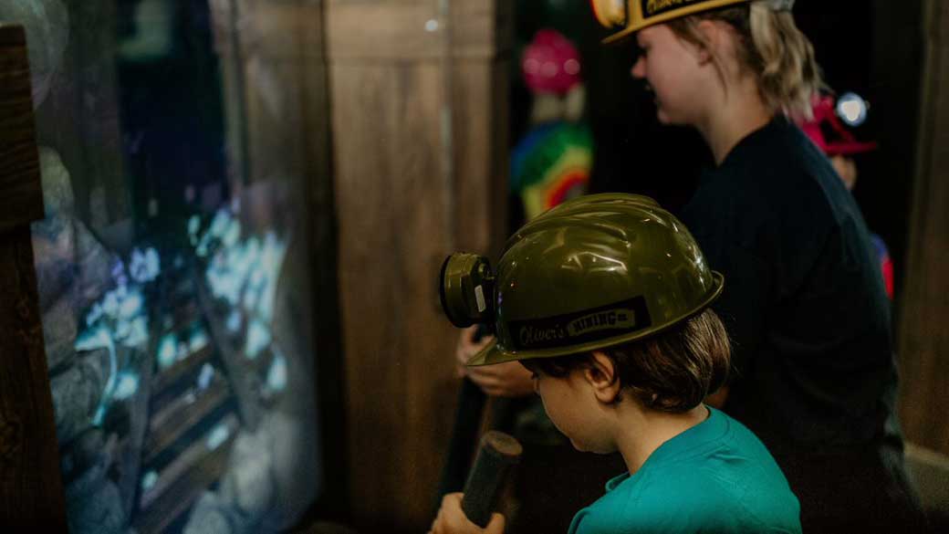 Kids looking at the gem mine