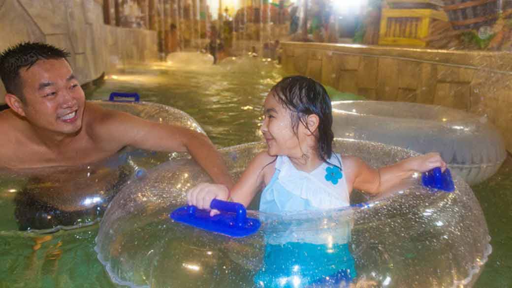 Father and daughter enjoying at crystal river