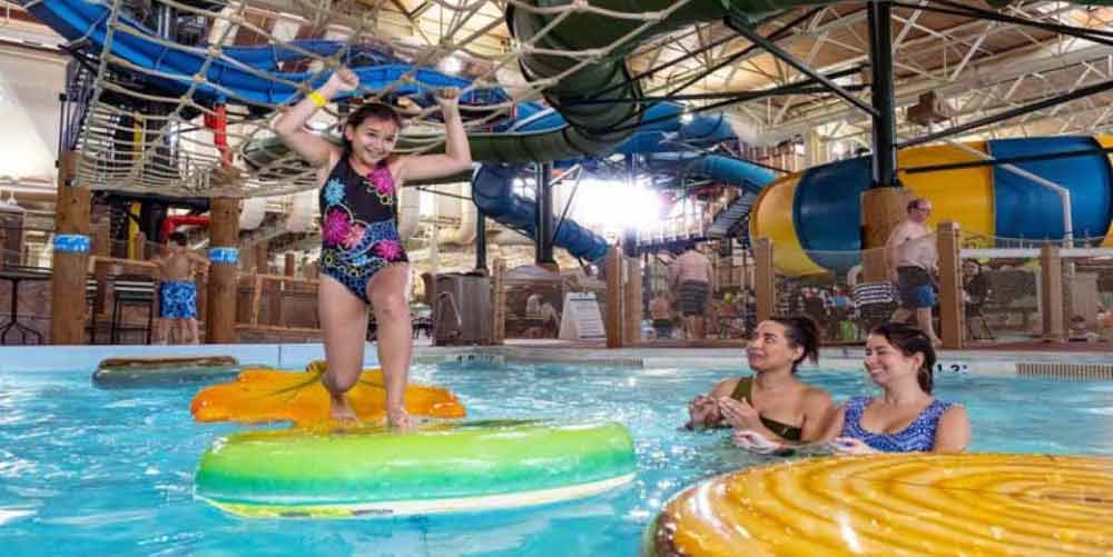 Frog Pond Indoor Pool | Niagara Resort | Great Wolf Lodge