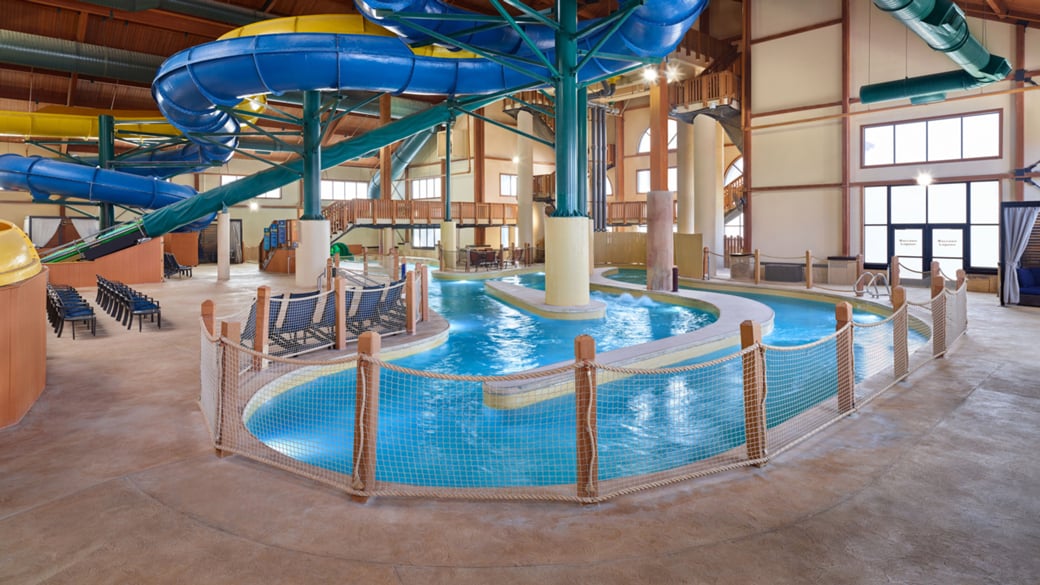 Empty Crooked creek pool at the Kansas Lodge Great Wolf