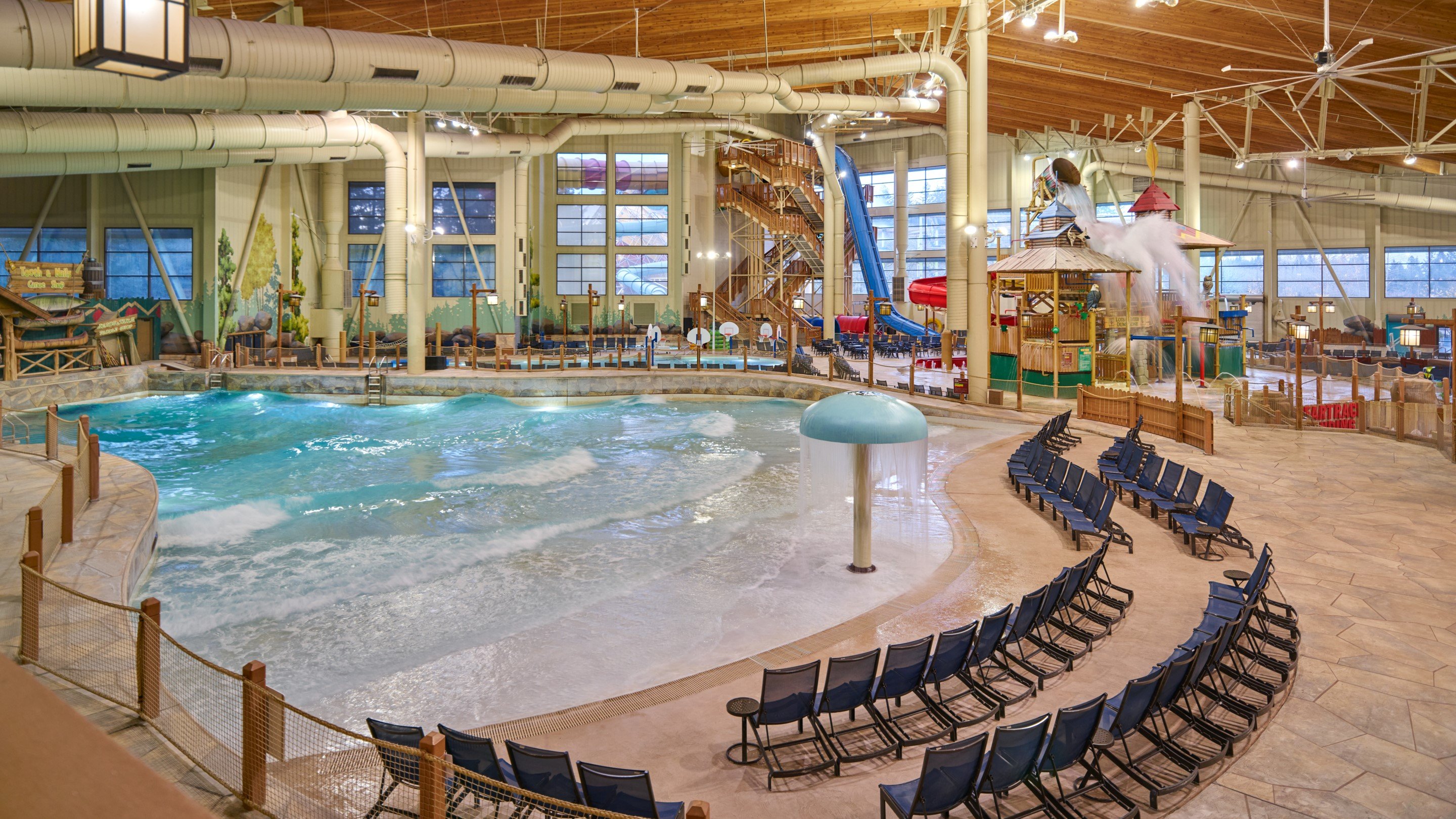 a family enjoying great wolf lodge events